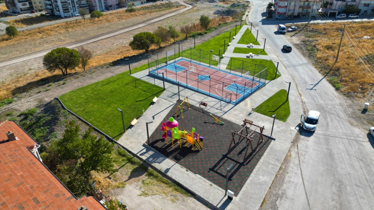 KARESİ BELEDİYESİ İLÇEYİ PARKLAR VE YEŞİL ALANLARLA DONATIYOR