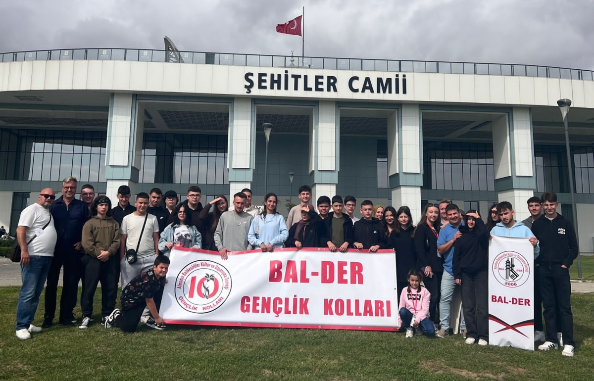 ALMANYA’DAN GELEN GENÇLER ALTIEYLÜL’DE AĞIRLANDI