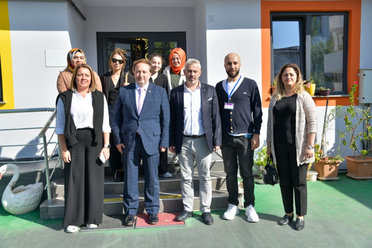 AK PARTİ KARESİ’DEN; ÖZEL ÇOCUKLARLA, KIZ ÇOCUKLARI GÜNÜNE ÖZEL KUTLAMA