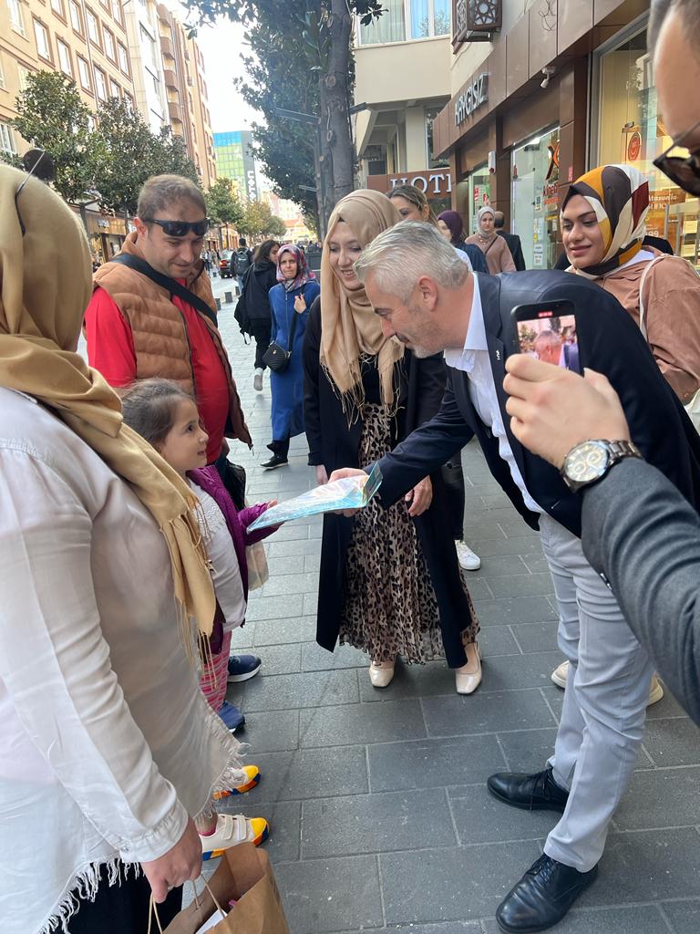 AK PARTİ KARESİ’DEN; ÖZEL ÇOCUKLARLA, KIZ ÇOCUKLARI GÜNÜNE ÖZEL KUTLAMA
