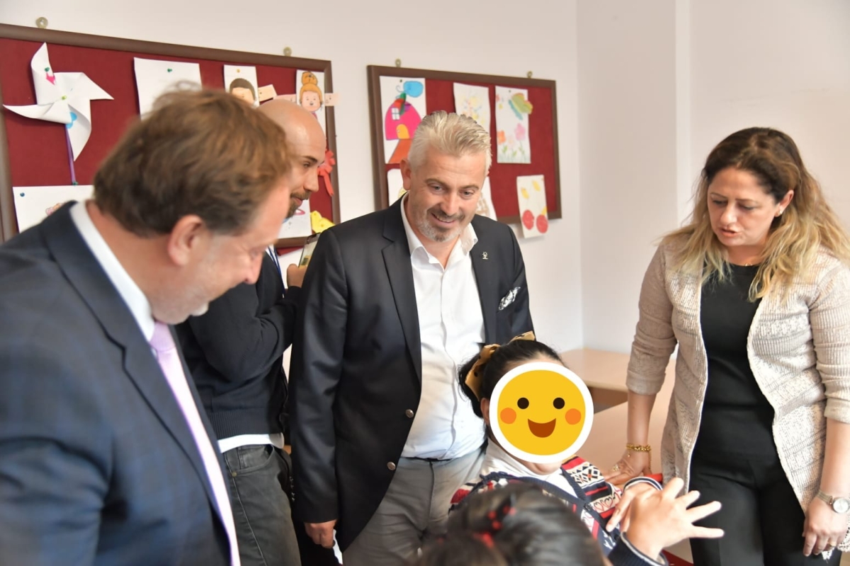 AK PARTİ KARESİ’DEN; ÖZEL ÇOCUKLARLA, KIZ ÇOCUKLARI GÜNÜNE ÖZEL KUTLAMA