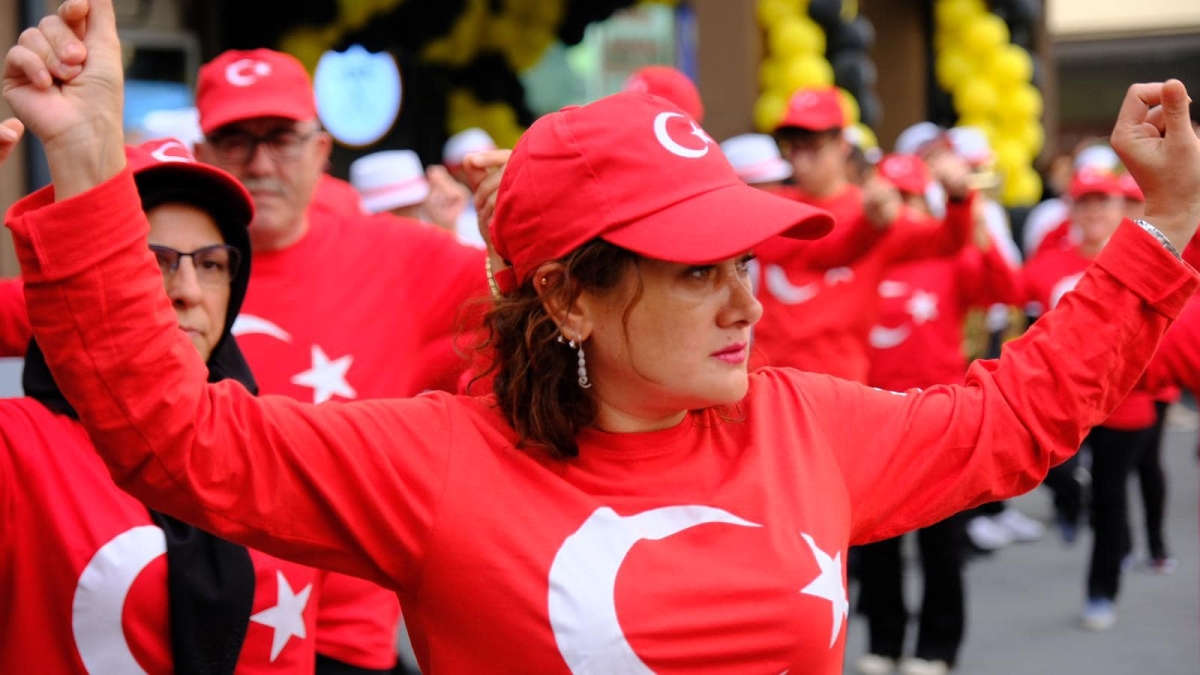 100. YILDA 100 EFE BÜYÜK BEĞENİ TOPLADI
