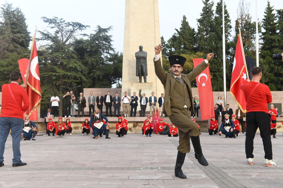 100. YILDA 100 EFE BÜYÜK BEĞENİ TOPLADI