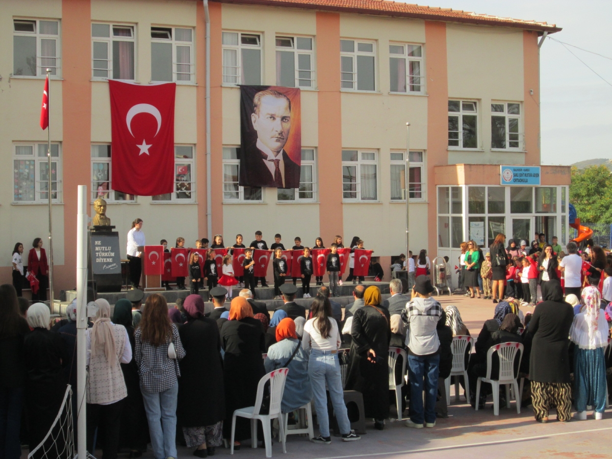 ŞAMLI’DA CUMHURİYETİN 100. YIL KUTLAMALARI MUHTEŞEMDİ