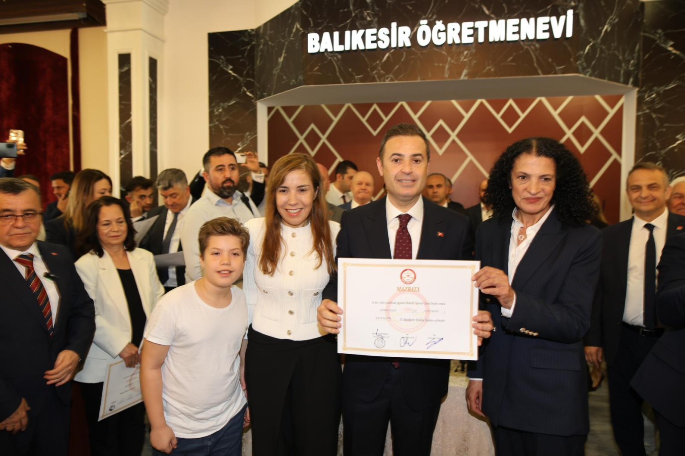 BALIKESİR BÜYÜKŞEHİR BELEDİYE BAŞKANI AHMET AKIN: ‘SEÇİMİN KAYBEDENİ YOK, TÜM BALIKESİR KAZANDI’ ‘ŞİMDİ BALIKESİR’İ TÜRKİYE’NİN PARLAYAN YILDIZI YAPMA ZAMANI’