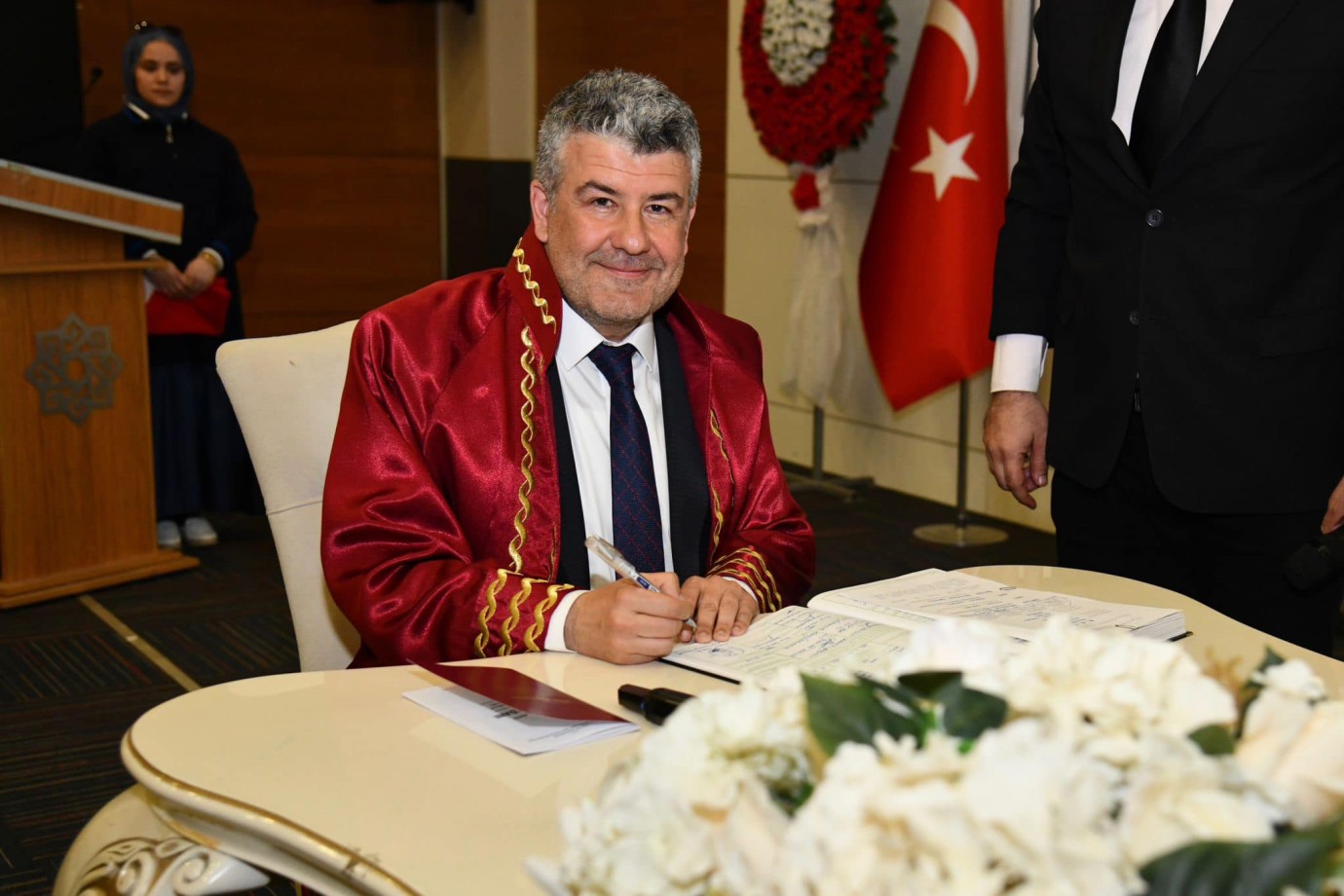 Karesi Beyi Mesut Akbıyık ilk nikahını kıydı