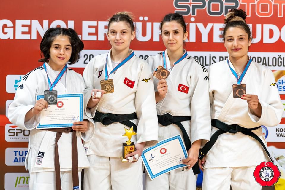 BAÜN Öğrencisinden Altın Madalya