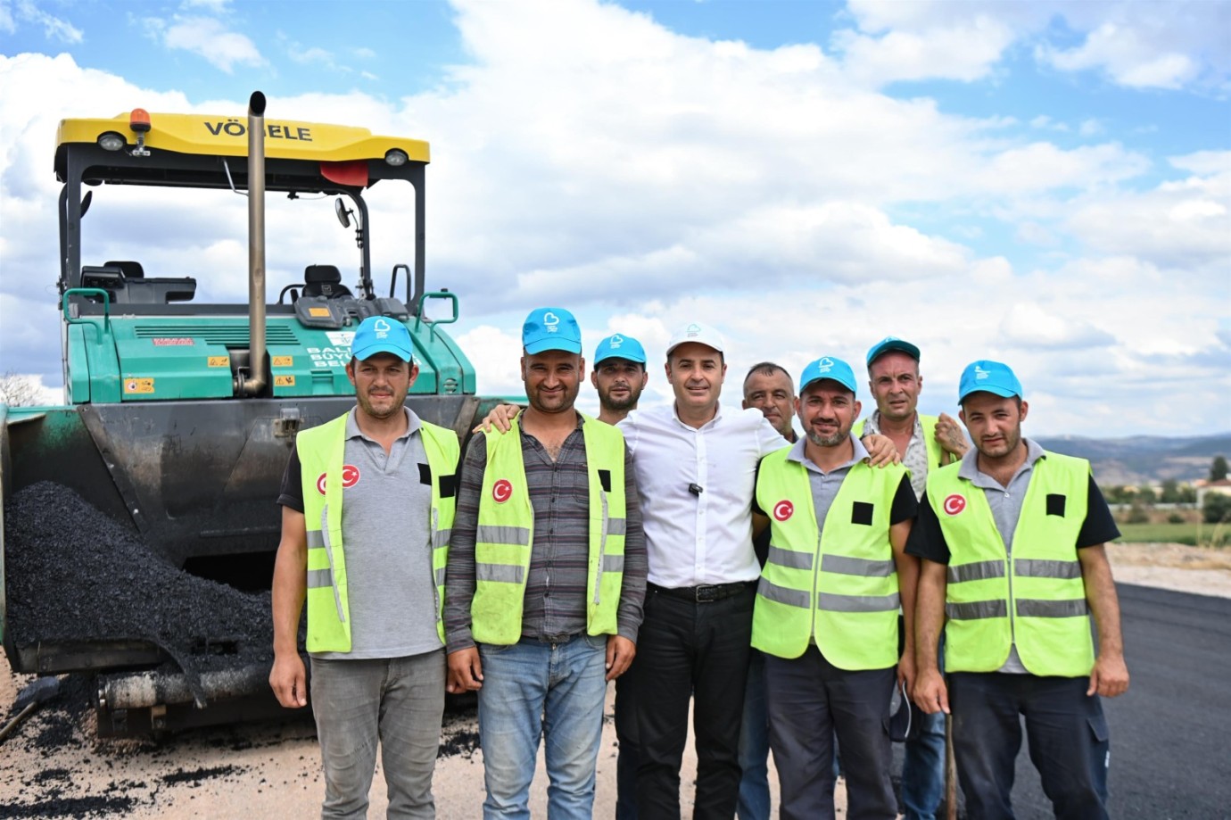 BBB, ihtiyaç duyulan alanlarda asfalt serim işlemlerini sürdürüyor