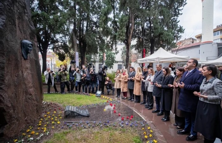 Zübeyde Hanım, Vefatının 102. Yılında Anıldı