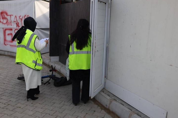 HBB, Konteyner Kentlerdeki Vatandaşlara Kıyafet Yardımı Sağladı