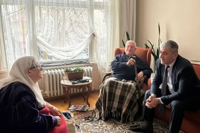 Sakarya Büyükşehir, Kapıları Aşındırarak Yürekleri Isıtıyor