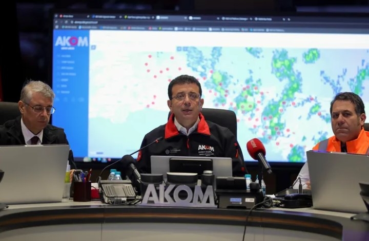 İmamoğlu, AKOM’da Karla Mücadele Çalışmalarını İnceledi