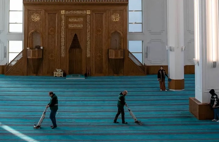 Ankara'da Kandil Öncesi Cami Temizliği Yapıldı