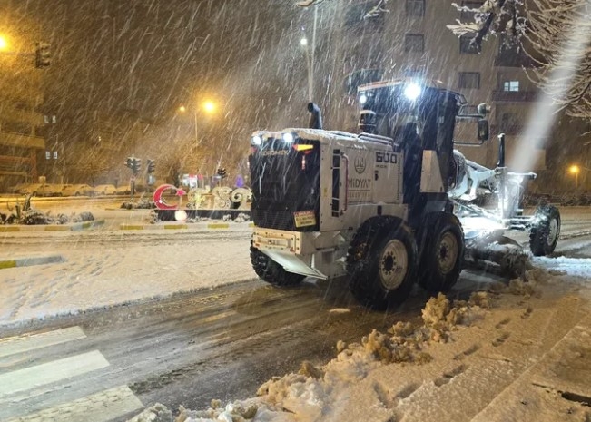 Midyat’ta Güvenli Ulaşım İçin Kar Temizliği