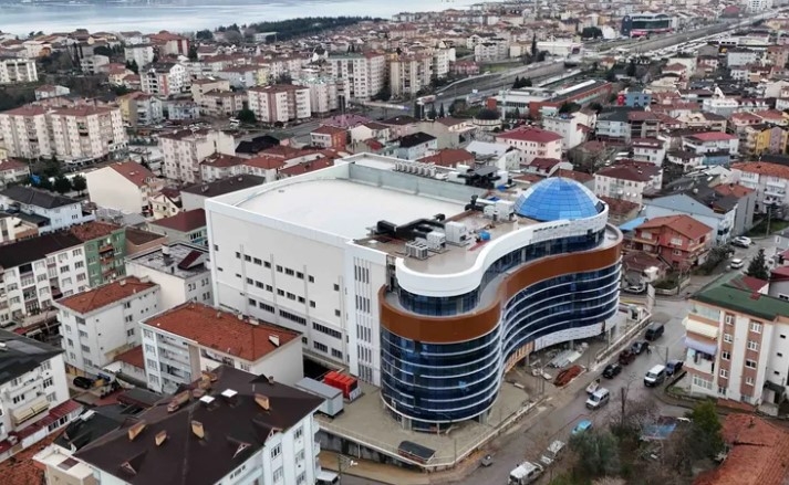 Derince Belediyesi Hizmet Binası Görücüye Çıktı