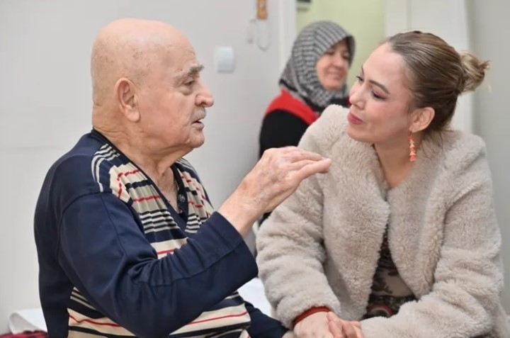 Manisa'da Başkan Eşi Nurcan Zeyrek’ten Anlamlı Ziyaret!
