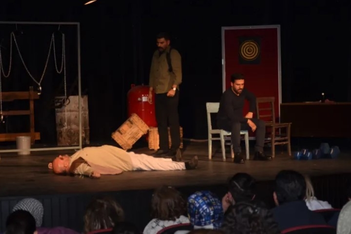 Malatya'da 'Barış Ressamı' Tiyatroseverlerle Buluştu