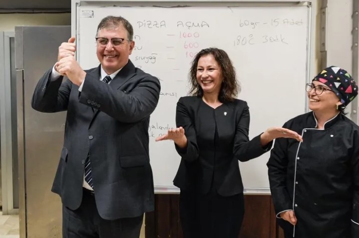 İzmir'de İşaret Dili Tercümanları Hastanelerde de Hizmet Verecek