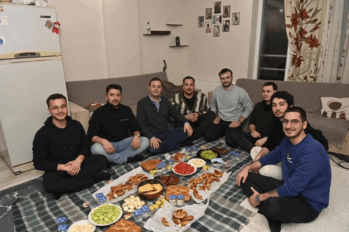 Ahmet Akın, Öğrencilerle Sahurda Buluştu