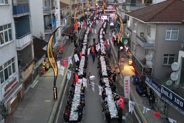 Başkan Hürriyet, Kuruçeşme’deki Halk İftarında Vatandaşlarla Buluştu