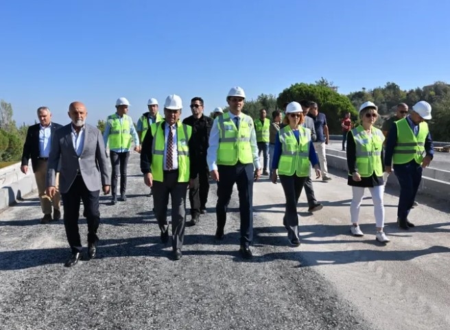 Manisa Büyükşehir, Yol ve Altyapı Çalışmalarına Devam Ediyor