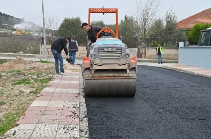 Manisa'da Turgut Özal Mahallesi'nde Yol Yenileme Çalışmaları