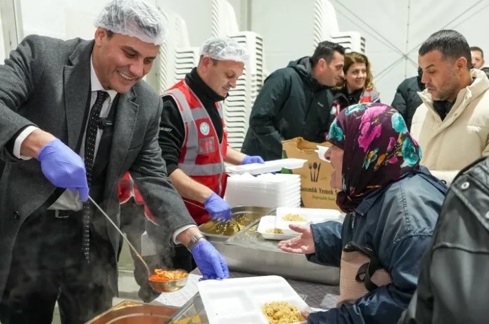 Manisa Büyükşehir, 10 Bini Aşkın Kişiye Sıcak Yemek Desteği Sağladı