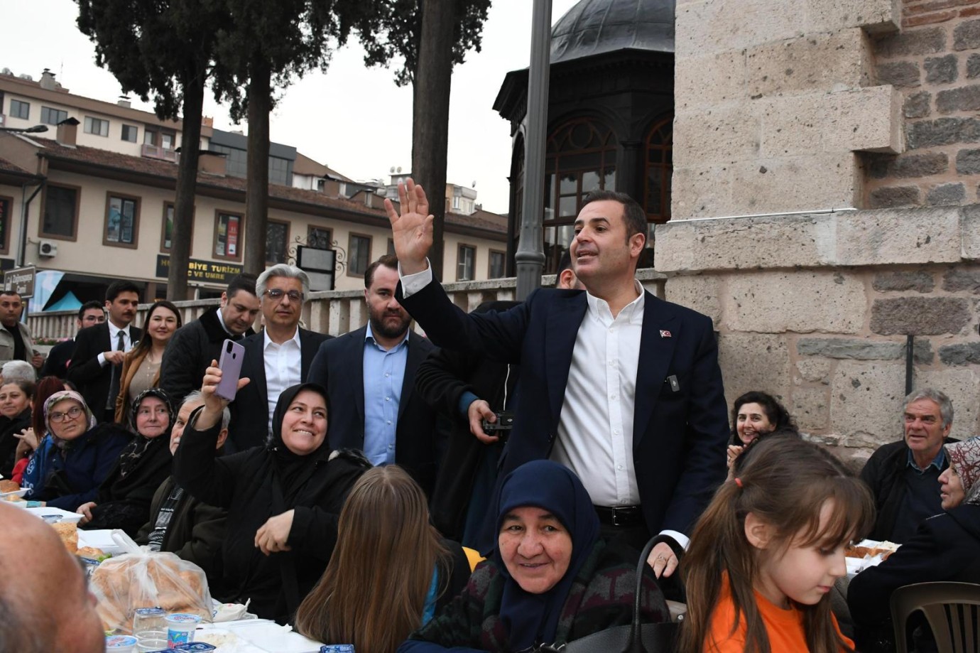 Başkan Akın’dan Balıkesir’in kalbinde dev iftar
