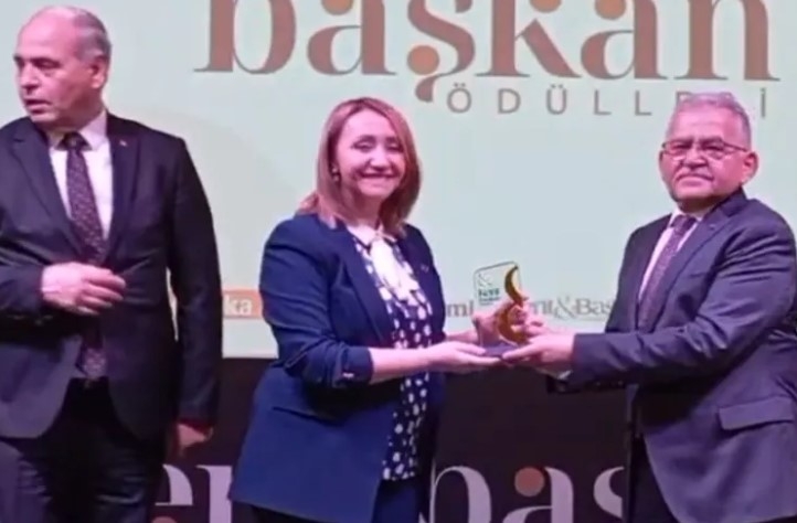 Bilecik Pazaryeri Belediyesi’nin Başarısı Ulusal Düzeyde Ödüllendirildi!