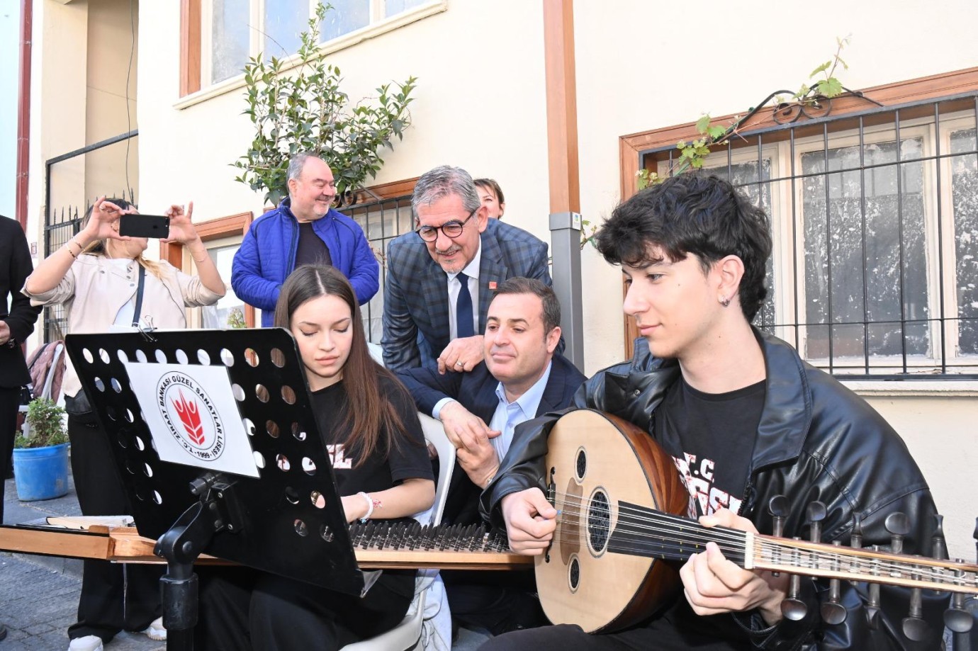 Başkan Akın’dan sanata tam destek 