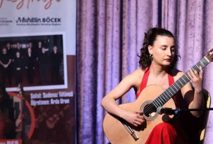 Antalya’da Gitar Orkestrasından Müzik Ziyafeti