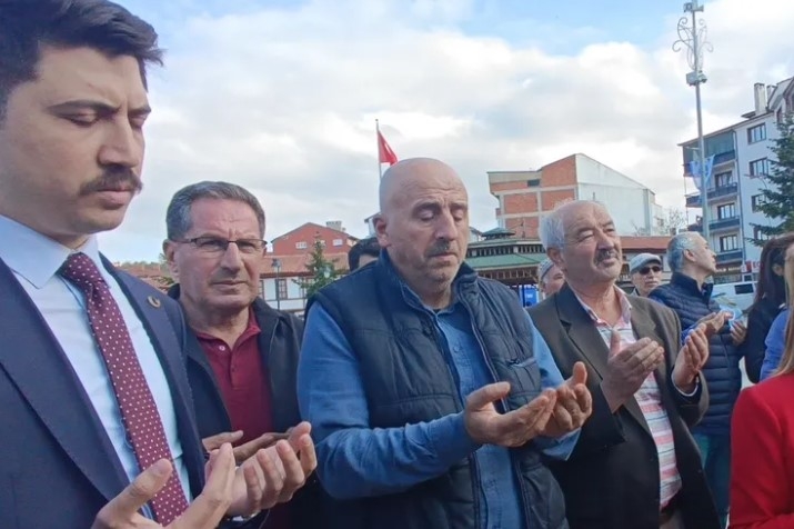Bilecik Pazaryeri’nde Hacı Adayları Dualarla Uğurlandı