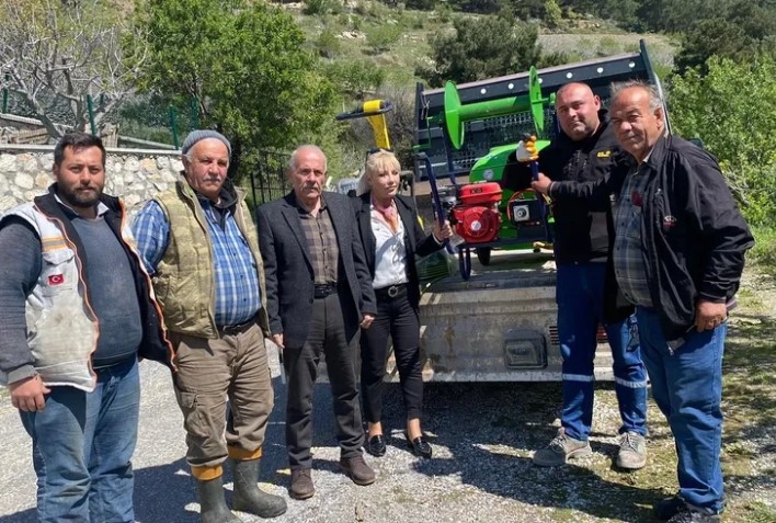 İzmir’de Çiftçilere Destek: İlaçlama Makinesi Dağıtıldı