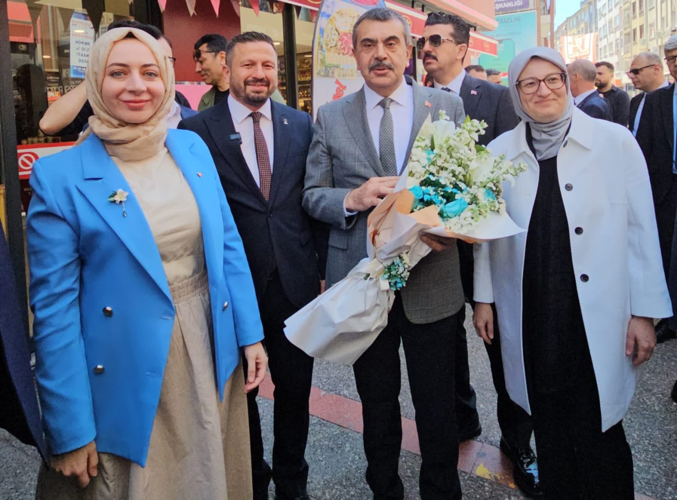 Milli Eğitim Bakanı Tekin AK Parti'de