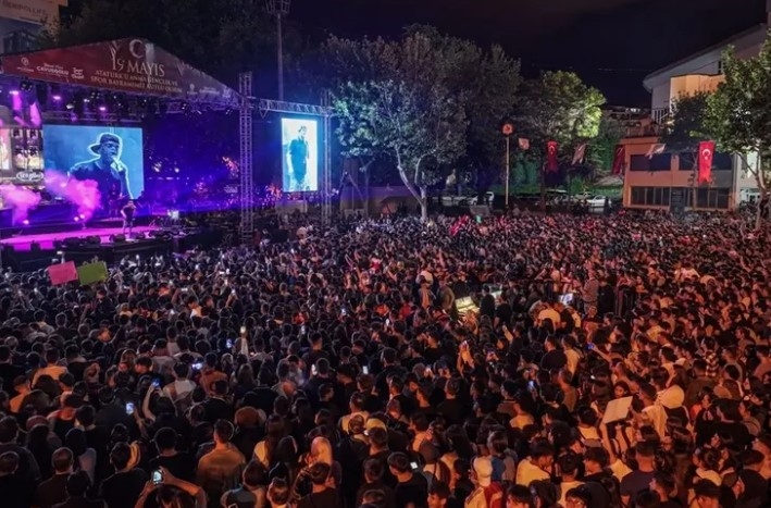Ceza Konseriyle 19 Mayıs Coşkusu Zirve Yaptı