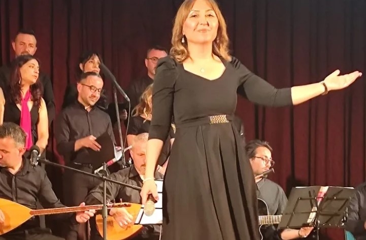 Kayserili Öğretmen Özlem Utan’dan Atatürk Şarkıları