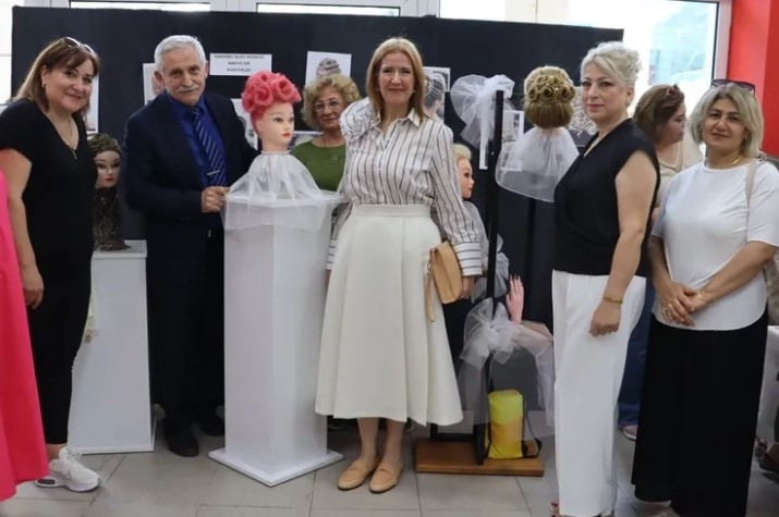 İZMEK Kursiyerlerinden Göz Kamaştıran Defile ve Sergi