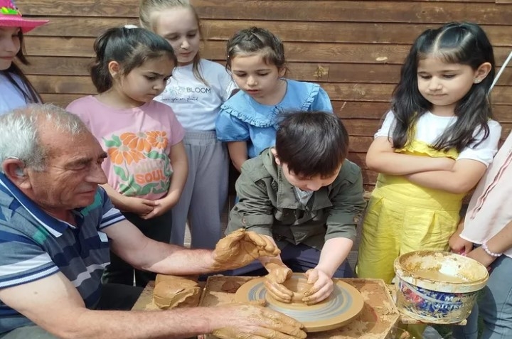 Pazaryeri’nde Minik Eller Çömlekle Hayata Dokundu