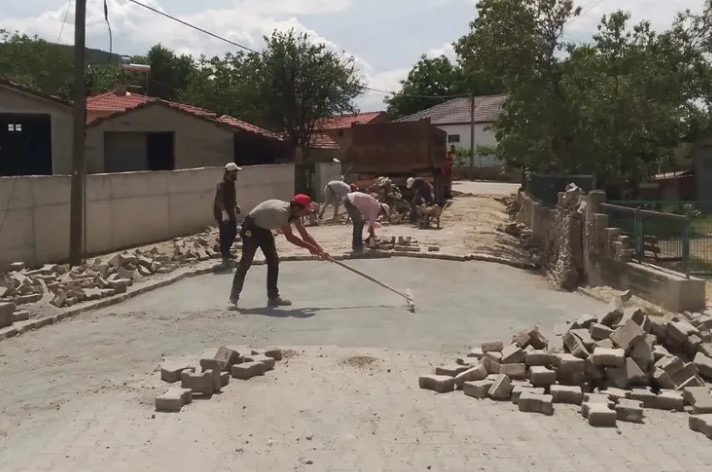 Yenimuhacır Belediyesi Bayrama Hazır: Temizlik ve Bakım Çalışmaları Sürüyor