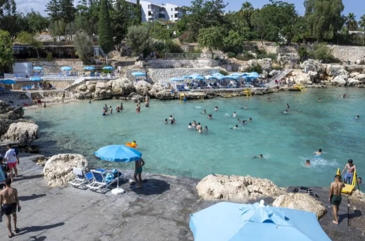 Mersin’de Halk Plajlarında Yaz ve Bayram Hazırlıkları Tamam