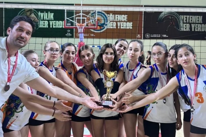 Muğla’da Voleybolda Çifte Zafer