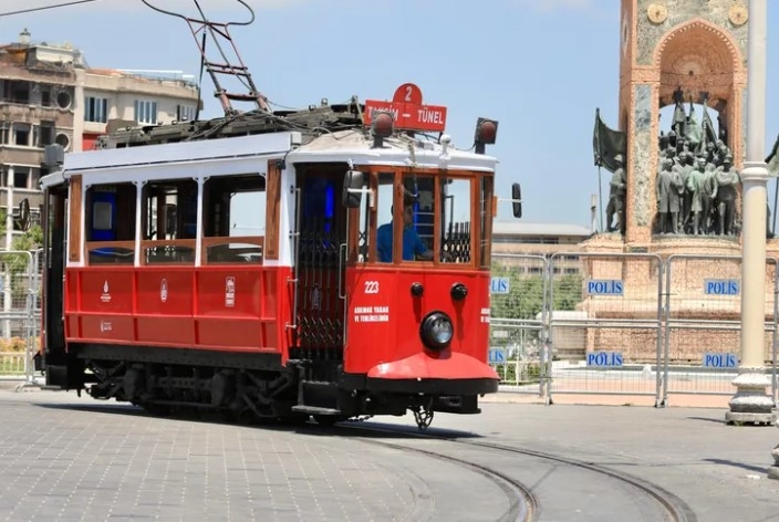 Tarihi Tramvay Aslına Uygun Şekilde Yenilendi
