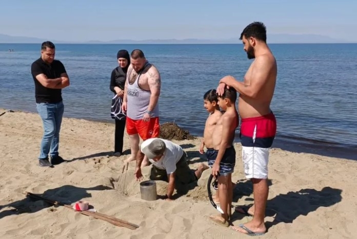 Pamucak Sahili’ne Sürpriz Ziyaretçi