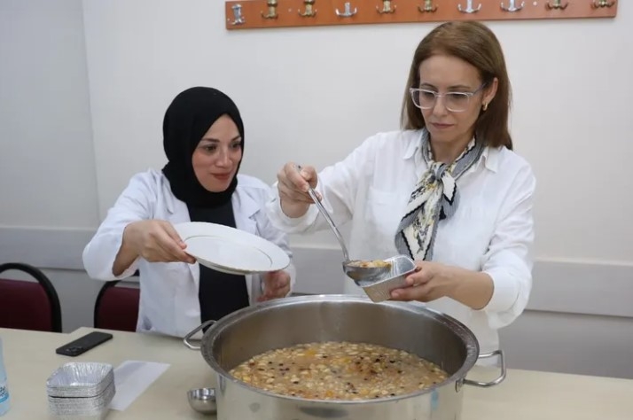 Başkan Vekili Abiş KO-MEK Programında Aşure Dağıttı