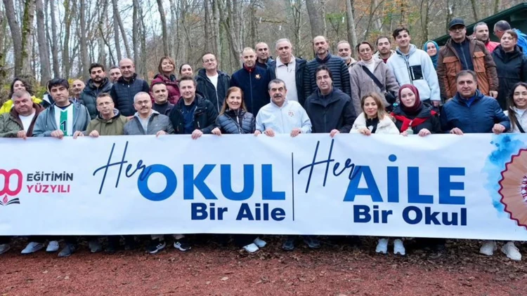 Bakan Tekin’den Öğretmenlerle Doğa Yürüyüşü