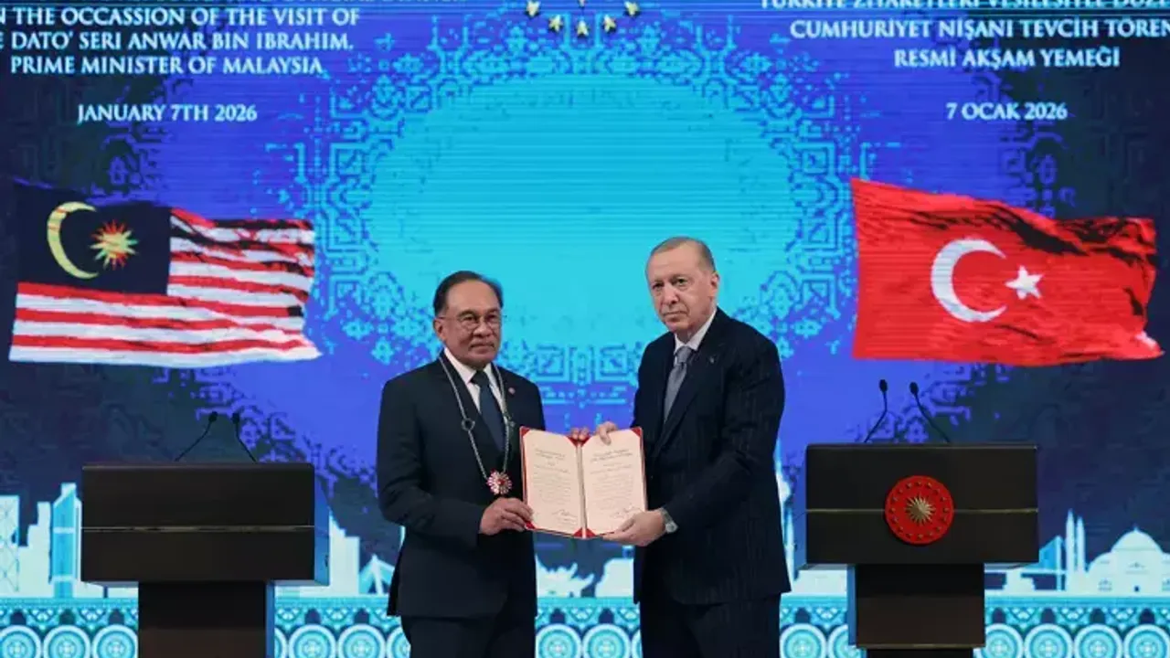 Malezya Başbakanı’na Türkiye’den Cumhuriyet Nişanı