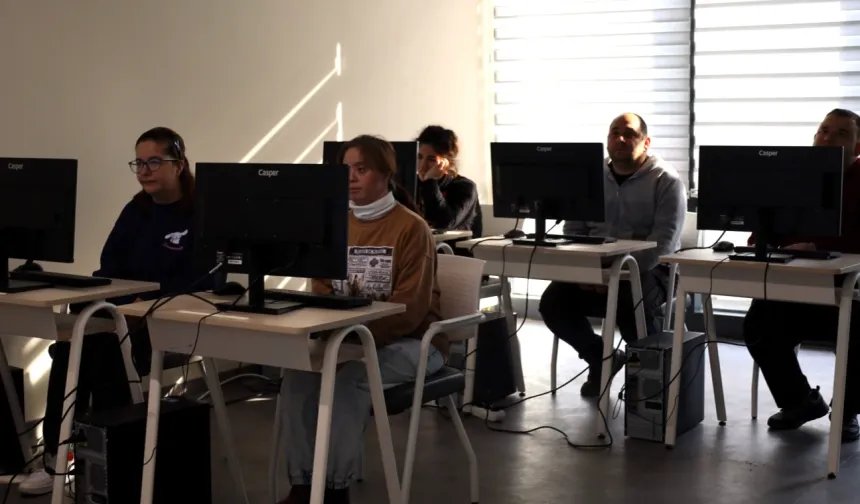 Manisa Şehzadeler’de Eğitime Bilgisayar Desteği