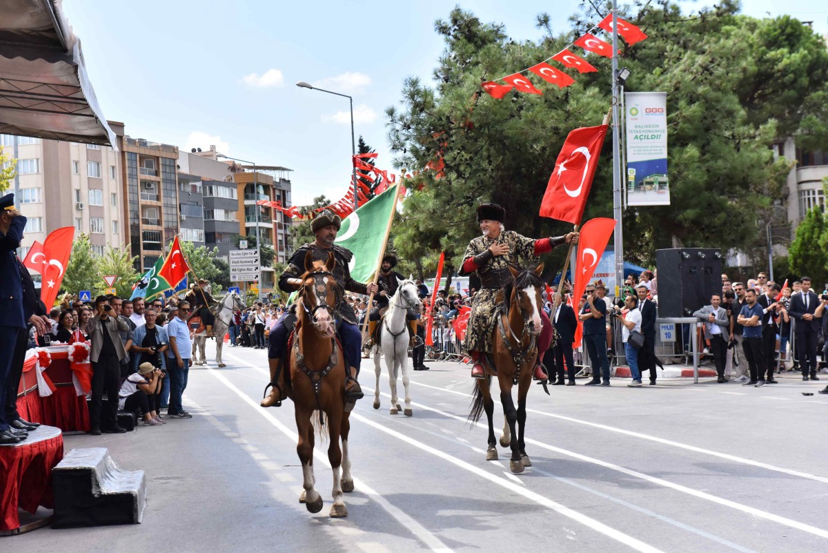 Altıeylül’de 100’üncü Yıl Coşkusu