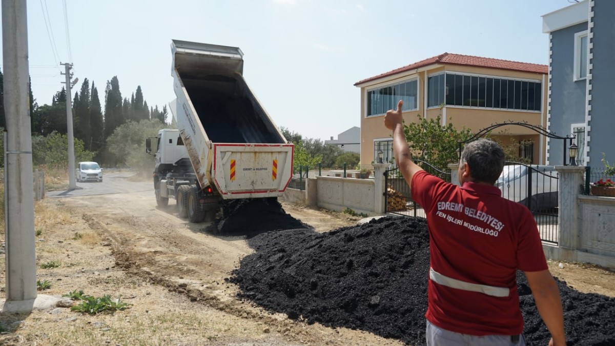 Edremit’te Yollar Yapılıyor