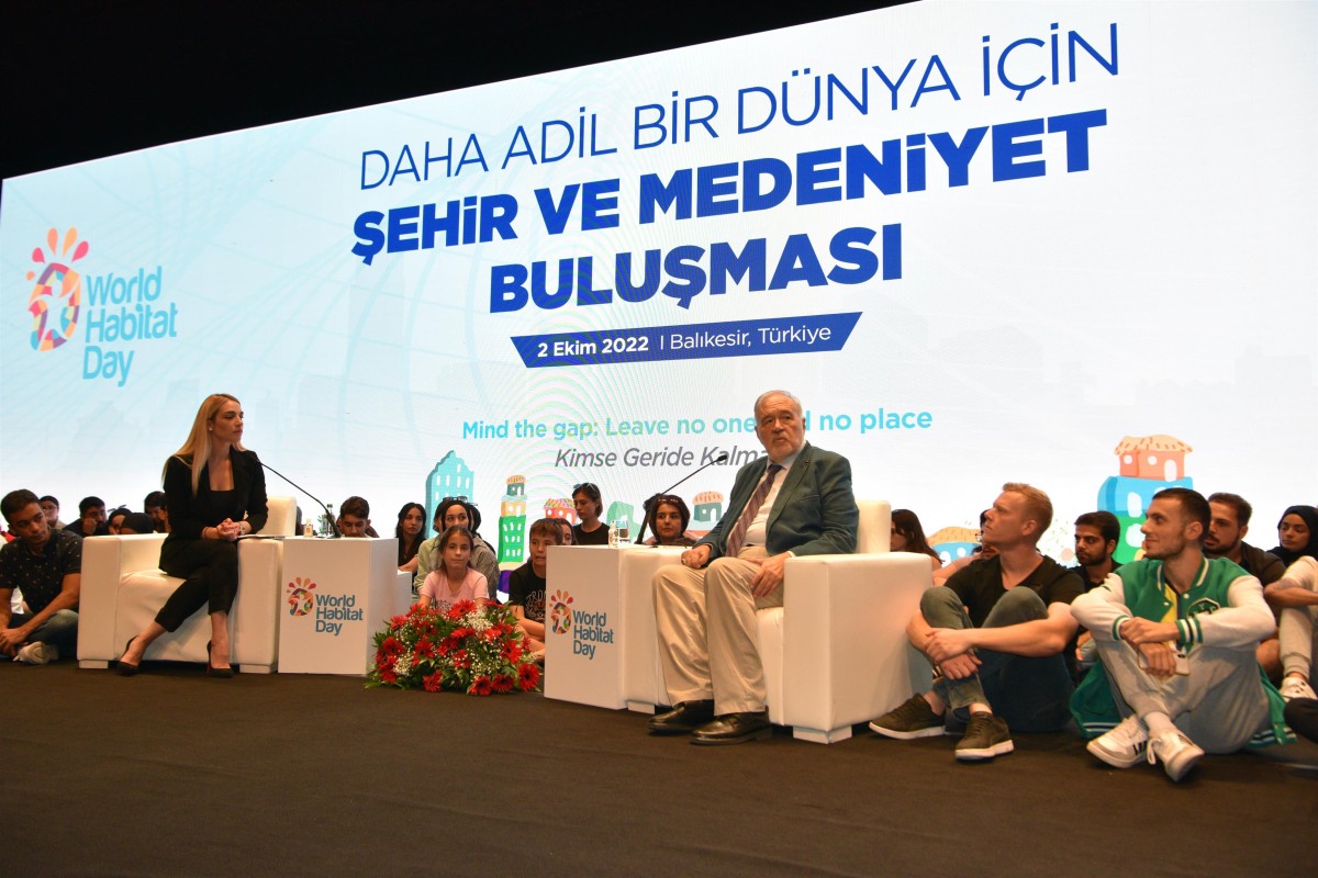 İlber Ortaylı Balıkesir’de şehir ve insan ilişkisini anlattı